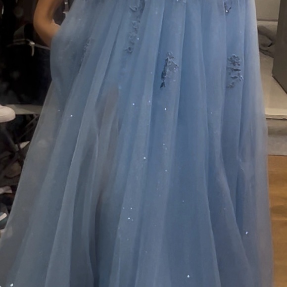 Elegant Soft blue gown - Picture 6 of 6